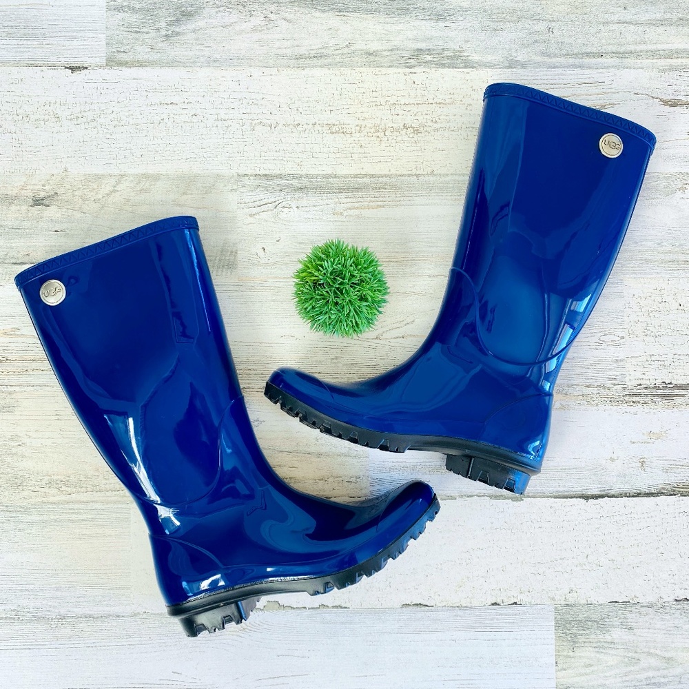 UGG Shaye Rubber Lined WATERPROOF Women's Rain Boots, Royal Blue sized 7